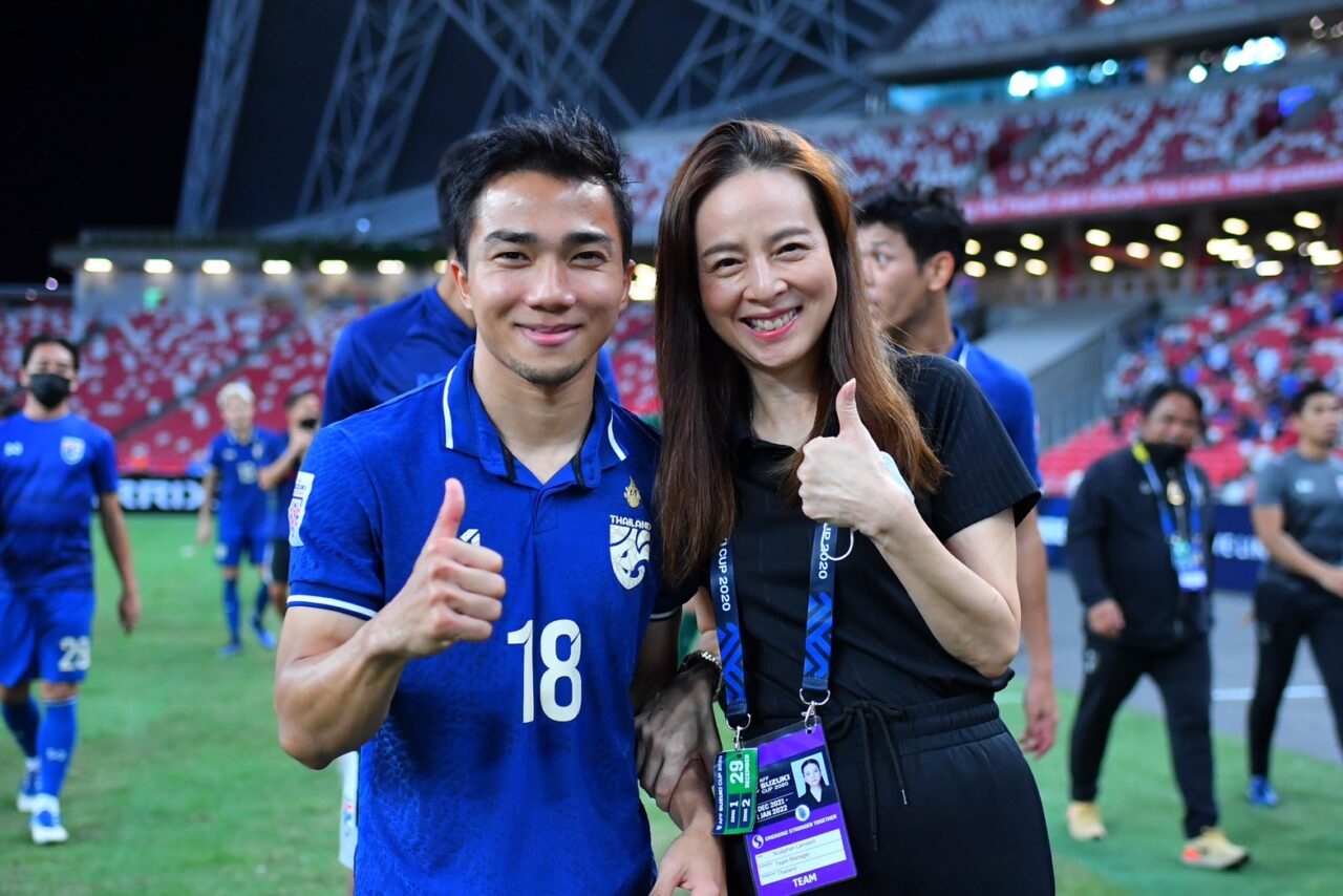 มาดามแป้ง ยัน ชนาธิป-สุภโชค ถึงไทย 19 มี.ค.  เข้าแคมป์พร้อมทัพช้างศึก-หวังช่วยเรียกความมั่นใจ - EKings News