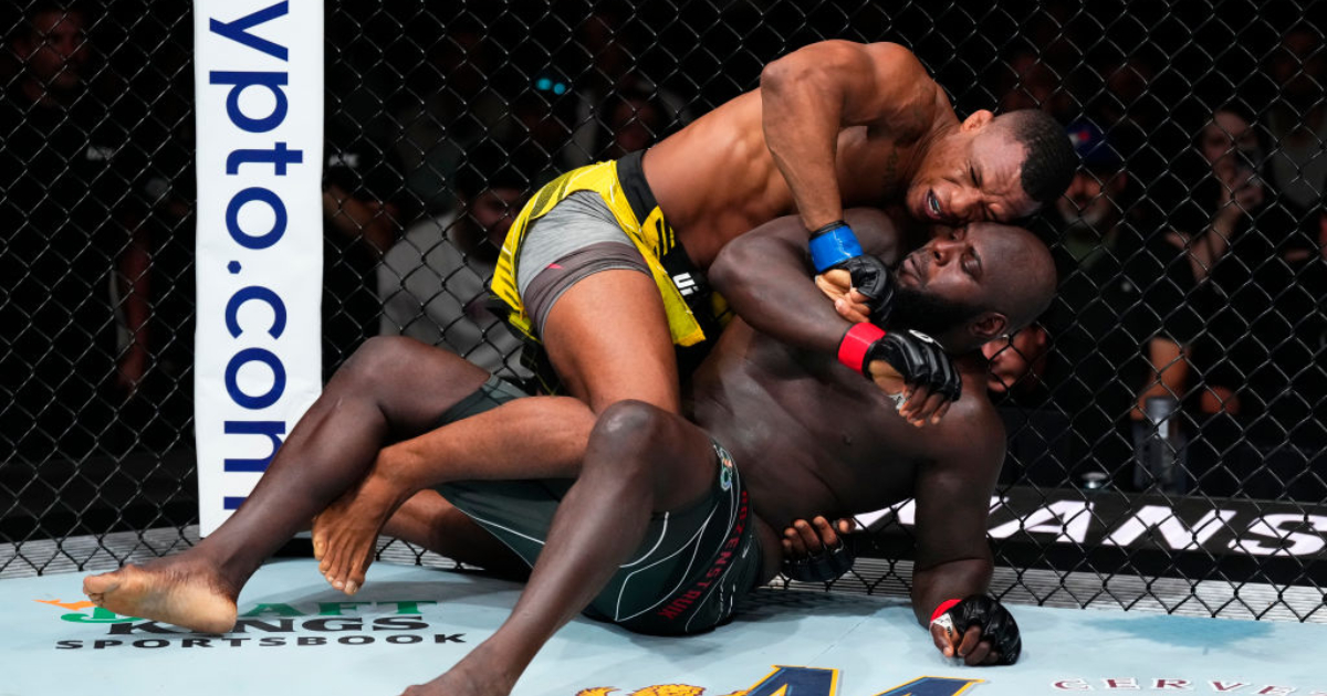 เกมไว! อัลเมย์ด้า ชนะซับมิทชั่น โรเซนสตรอยค์ ยกแรก ในศึก UFC FIGHT ...